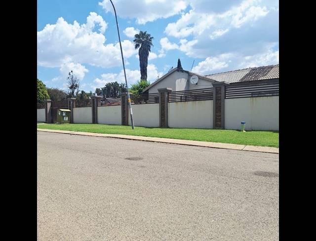 3 BEDROOM HOUSE FOR SALE IN CRESSLAWN